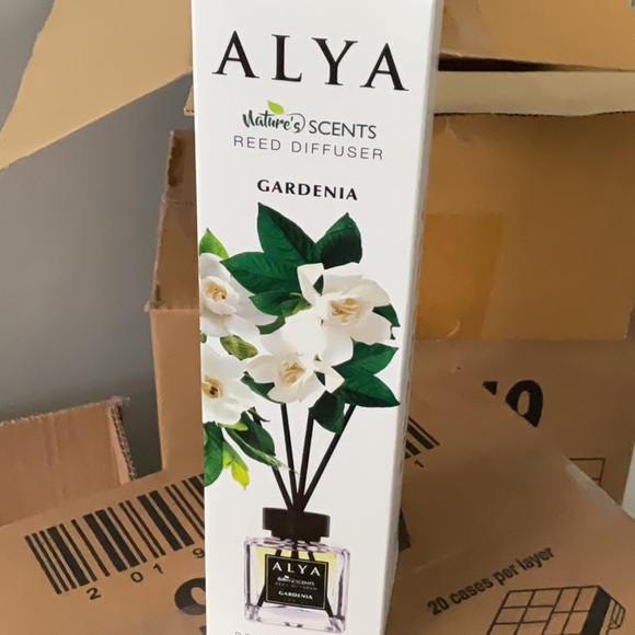 Alya Gardenia Reed Diffuser - Black - Picture 3 of 3